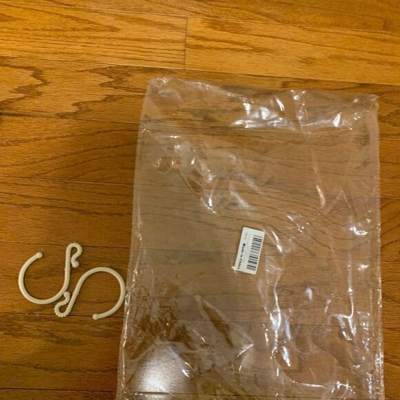 Magnetic self closing curtain/screen door.  Keep cool in summer/warm in winter - Picture 10 of 12